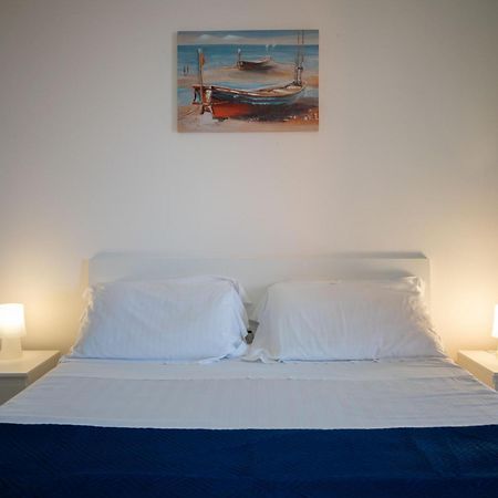 Villa Seaside - Beach Retreat With Jacuzzi 시라쿠사 외부 사진
