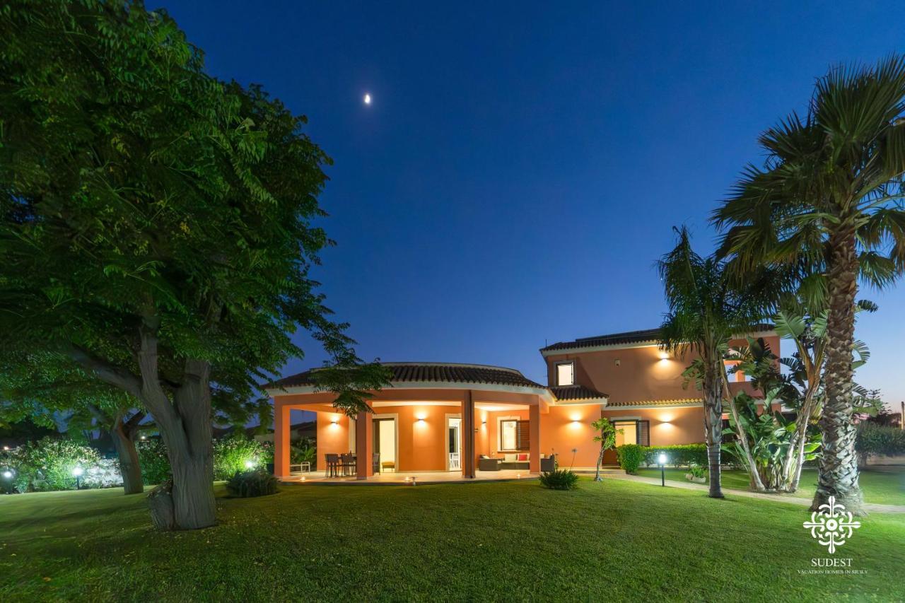 Villa Seaside - Beach Retreat With Jacuzzi 시라쿠사 외부 사진