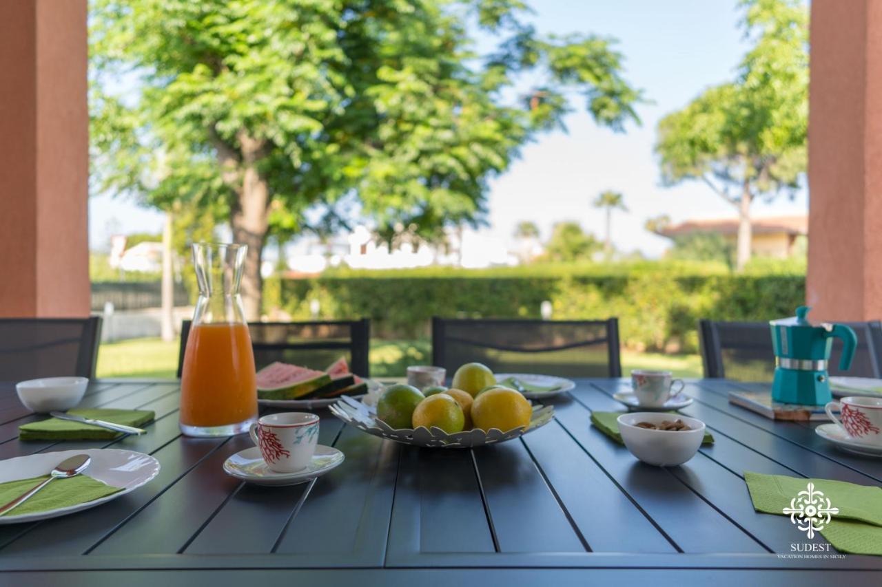 Villa Seaside - Beach Retreat With Jacuzzi 시라쿠사 외부 사진