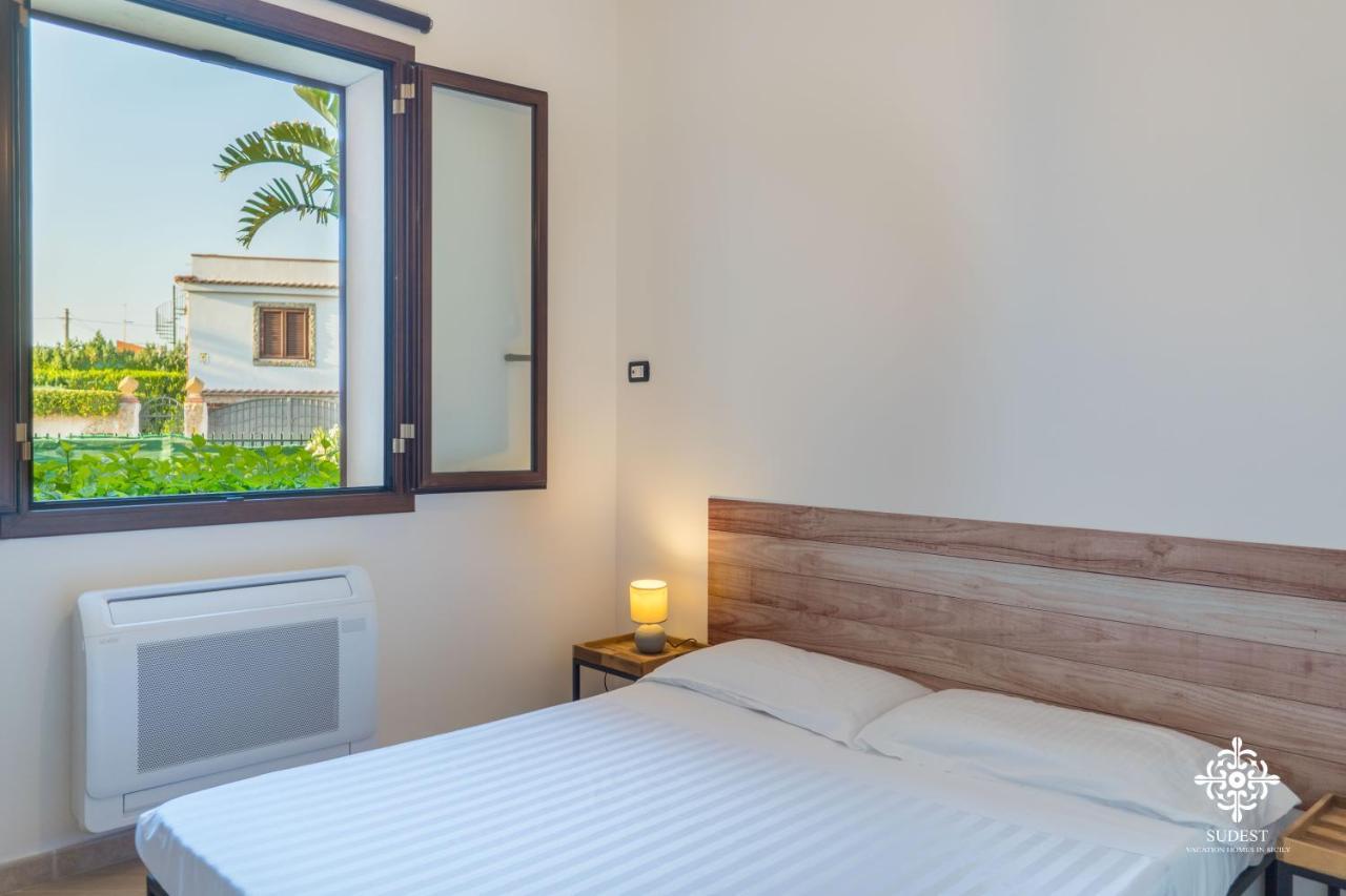 Villa Seaside - Beach Retreat With Jacuzzi 시라쿠사 외부 사진