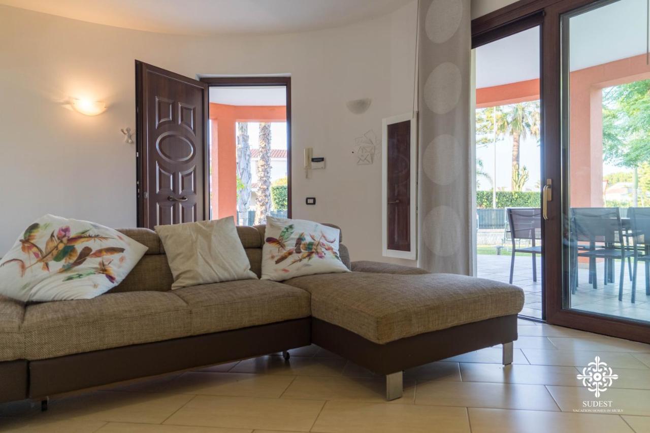 Villa Seaside - Beach Retreat With Jacuzzi 시라쿠사 외부 사진