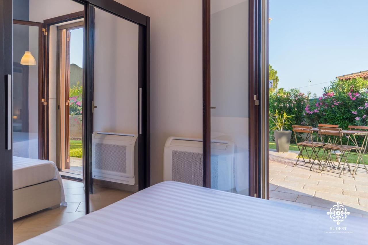 Villa Seaside - Beach Retreat With Jacuzzi 시라쿠사 외부 사진