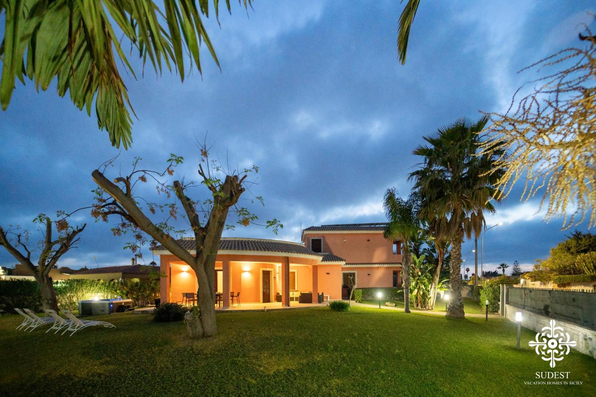 Villa Seaside - Beach Retreat With Jacuzzi 시라쿠사 외부 사진