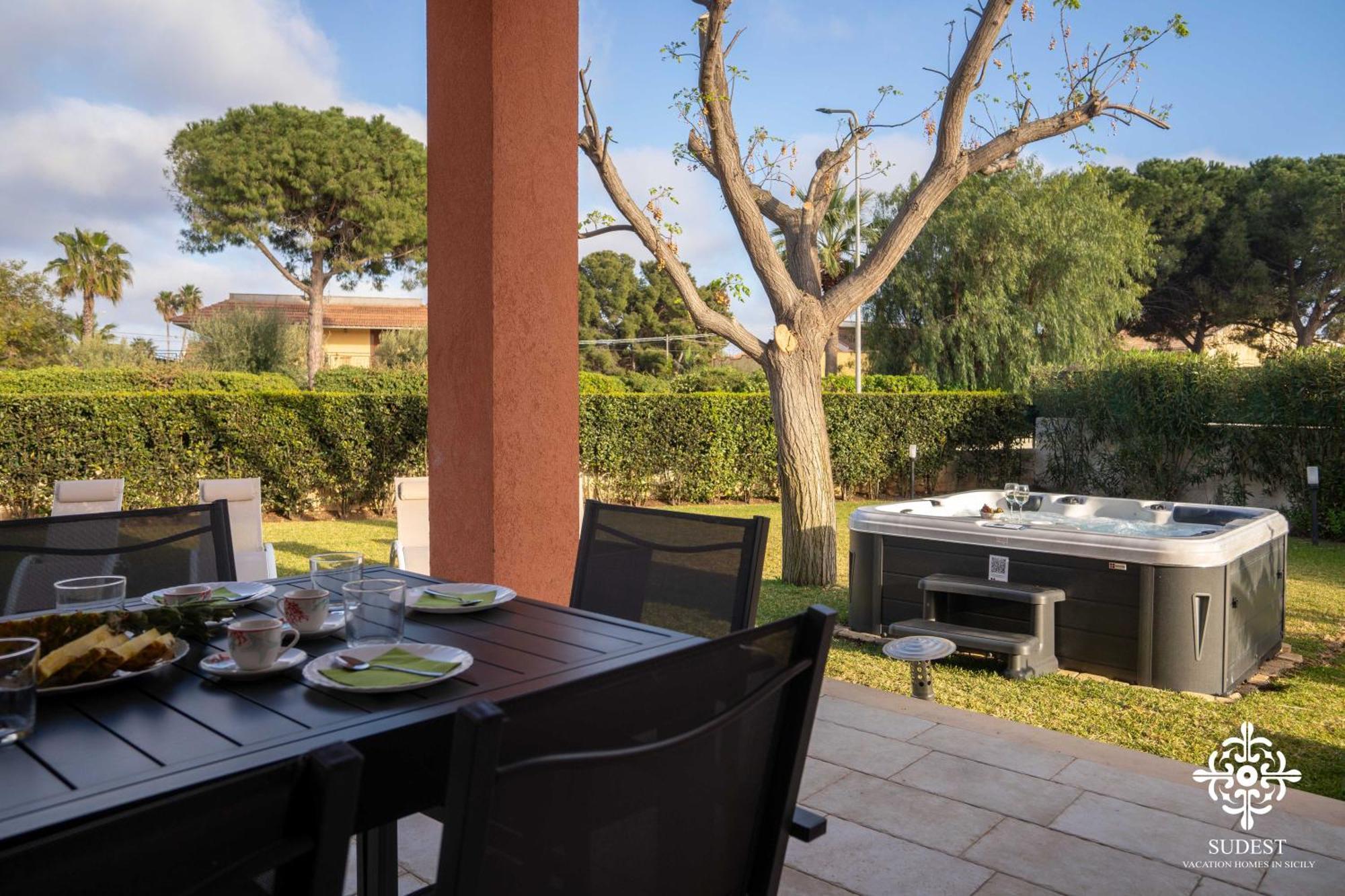 Villa Seaside - Beach Retreat With Jacuzzi 시라쿠사 외부 사진